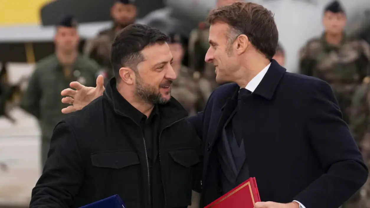 Ukraine ký thỏa thuận mua 100 chiến đấu cơ Pháp